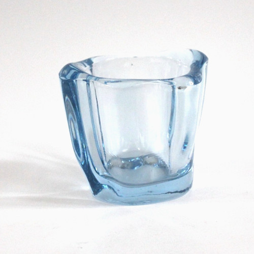 Vase aus himmelblauem glas - aus,
