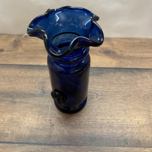 Blaue glasvase mit - blaue, zipfelrand
